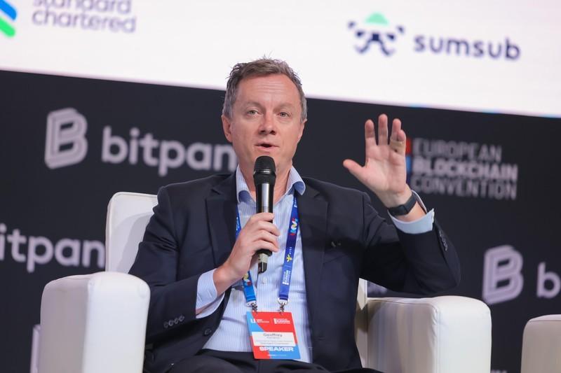 کارشناس استاندارد چارترد در حال بحث در مورد پیش بینی قیمت بیت کوین